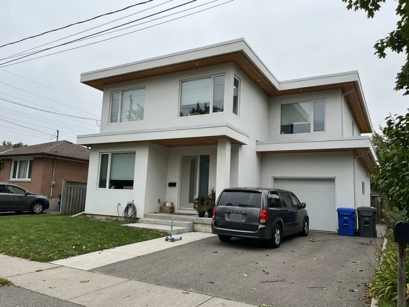 Flat-roof modern family home in Waterdown
