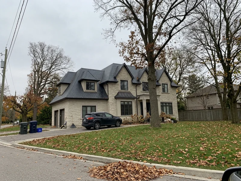 Transitional estate home with limestone in South Oakville